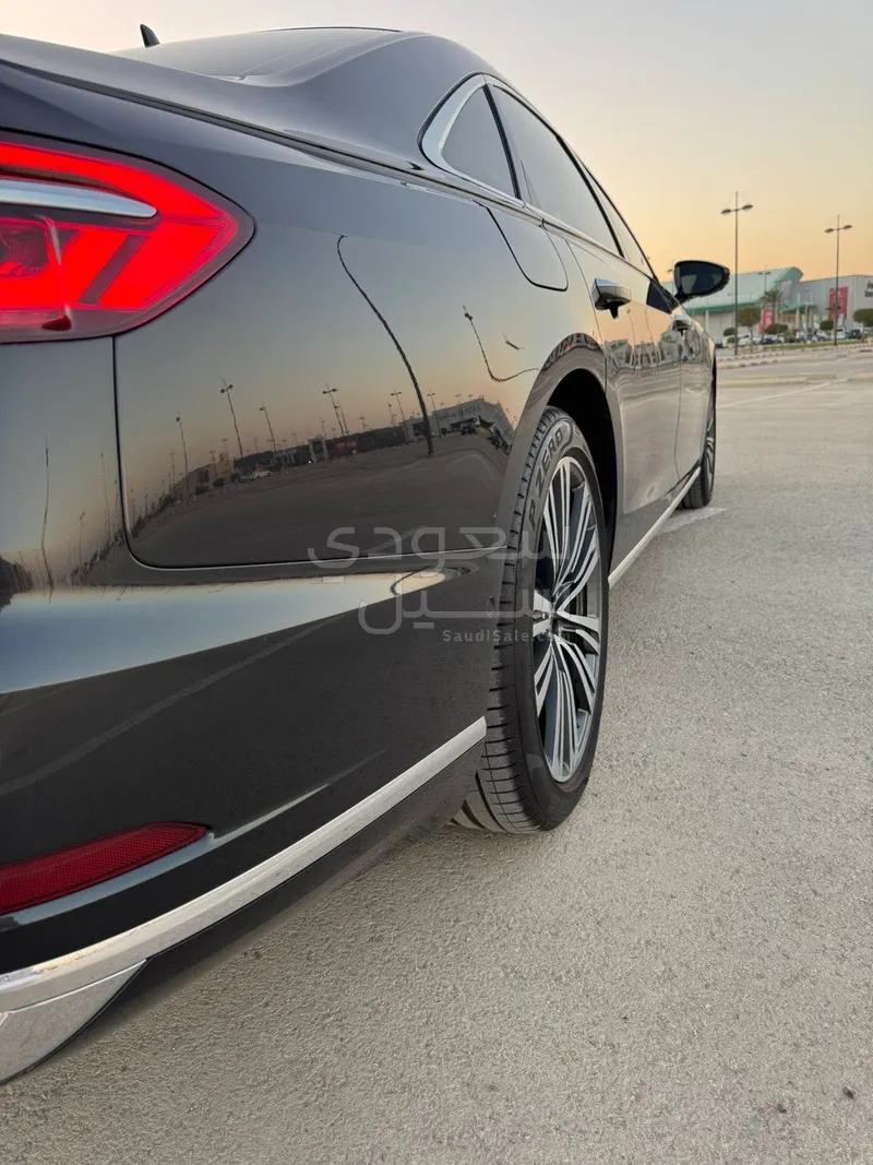 2021 اودي اي 8 ال 55تي اف اس أي