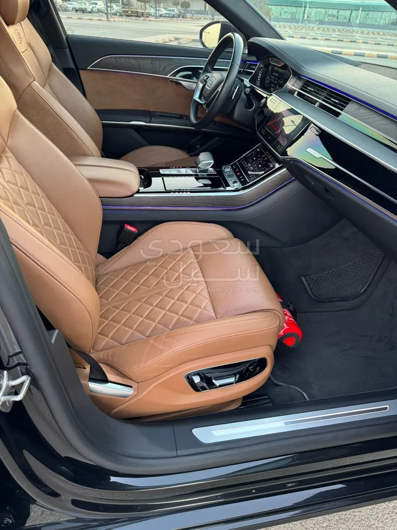 2021 اودي اي 8 ال 55تي اف اس أي