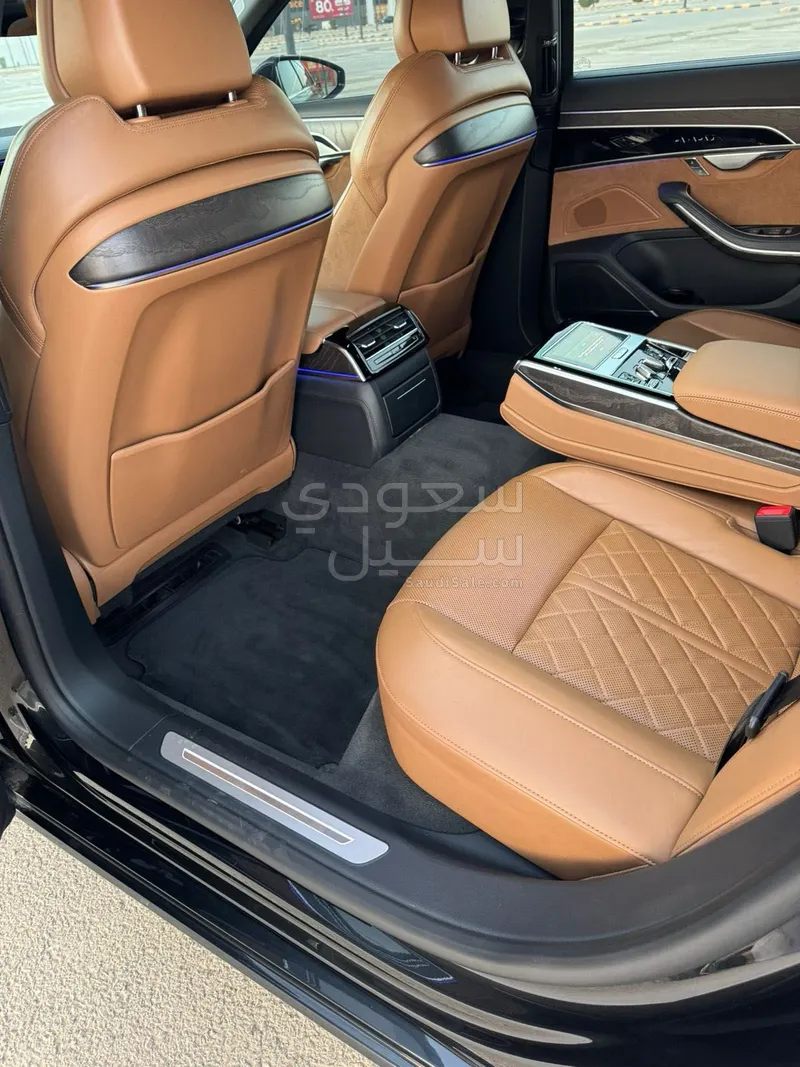 2021 اودي اي 8 ال 55تي اف اس أي