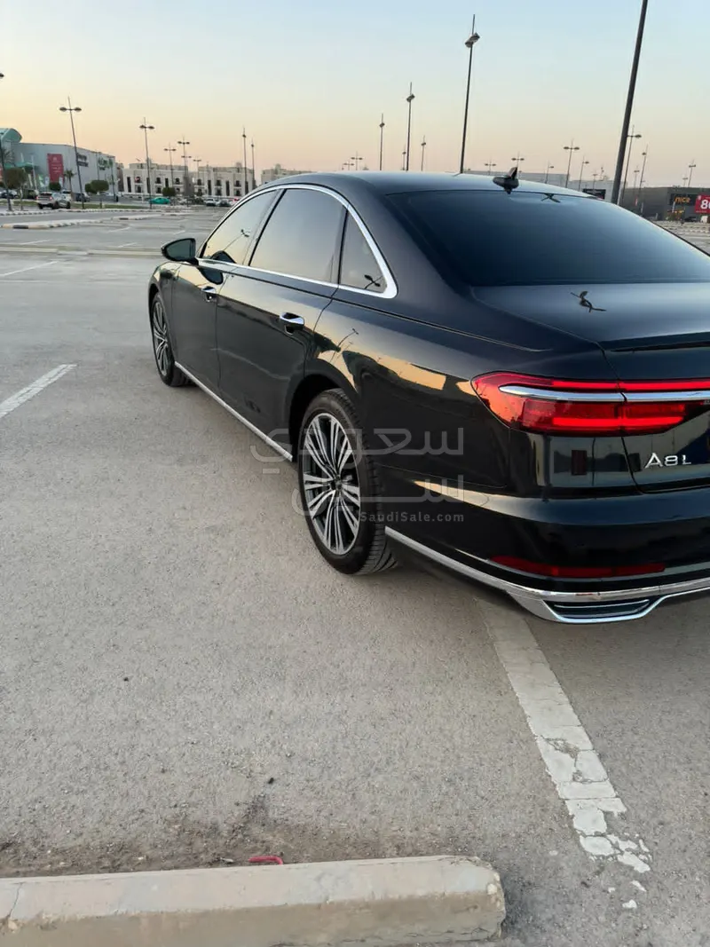 2021 اودي اي 8 ال 55تي اف اس أي