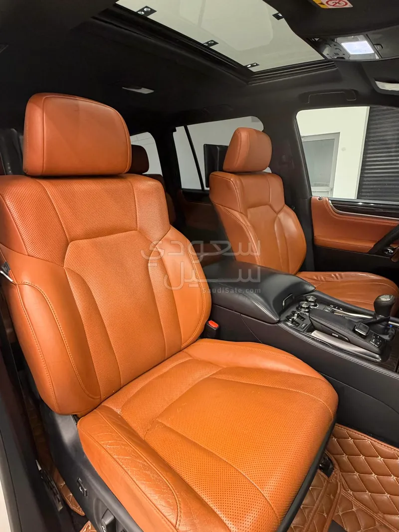 2017 لكزس إل إكس 570