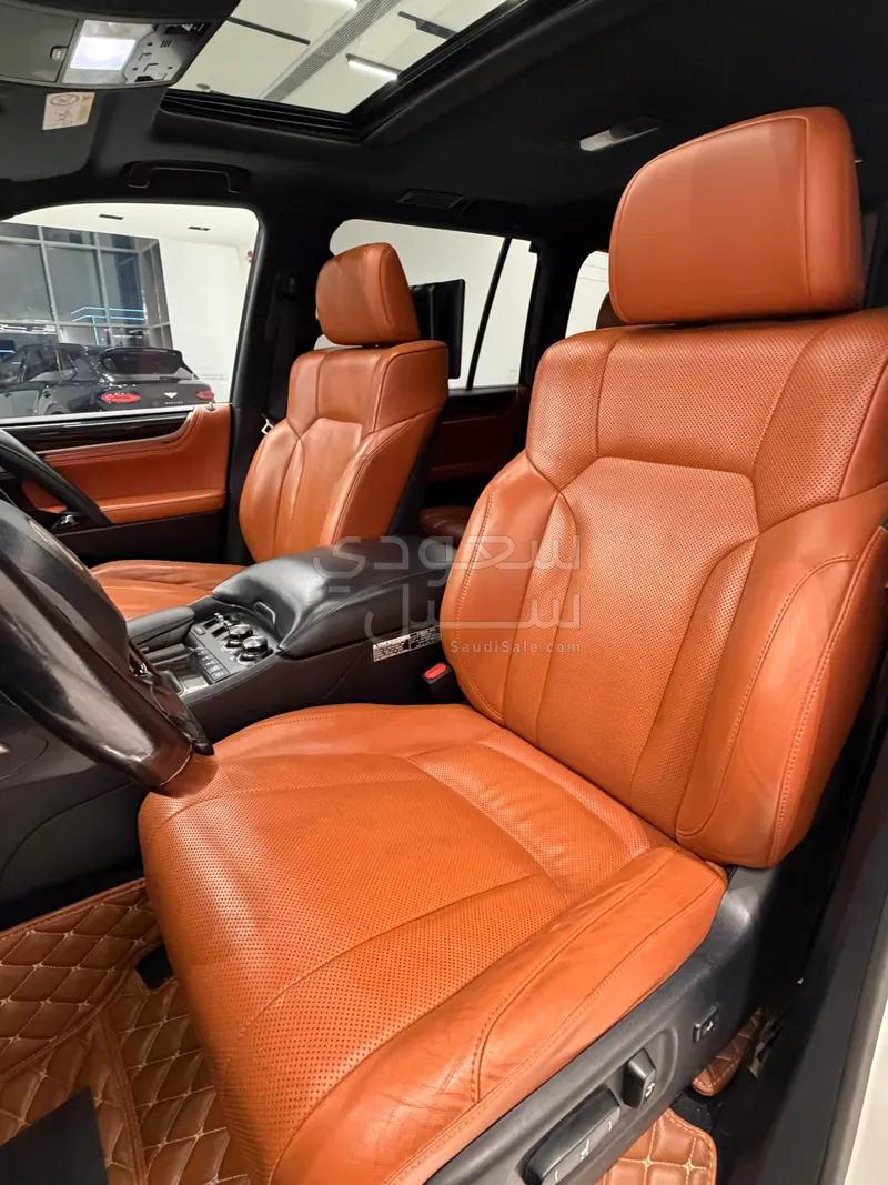 2017 لكزس إل إكس 570