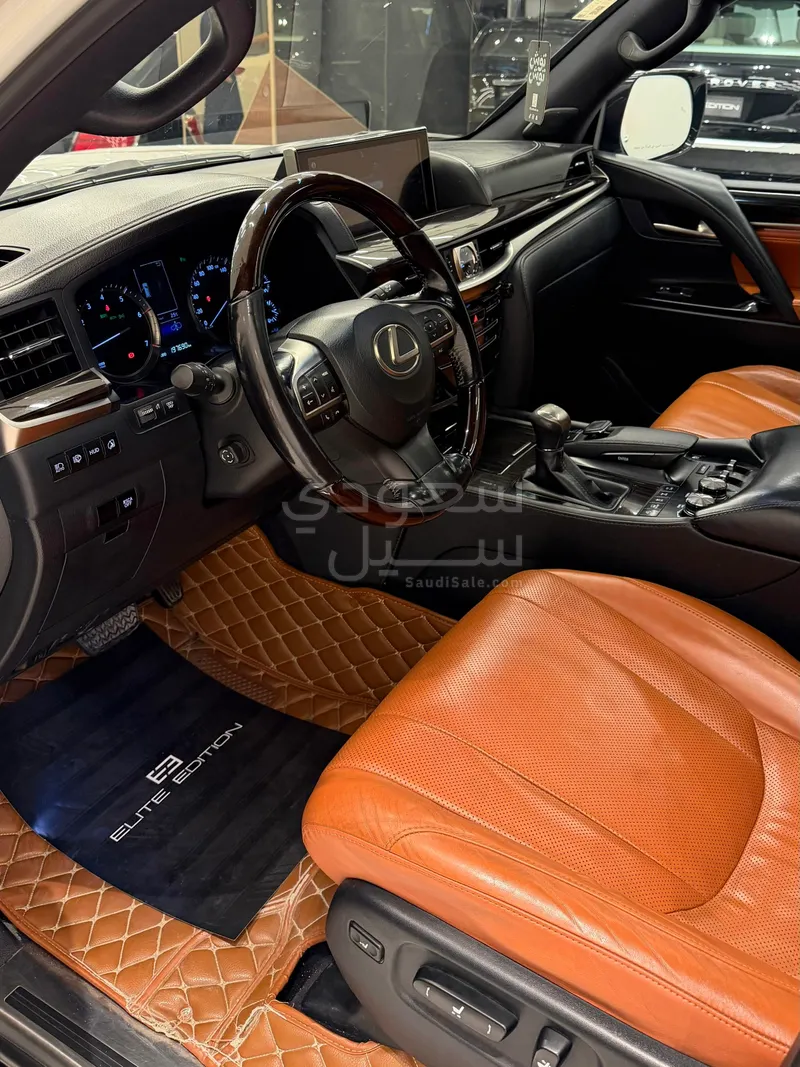 2017 لكزس إل إكس 570