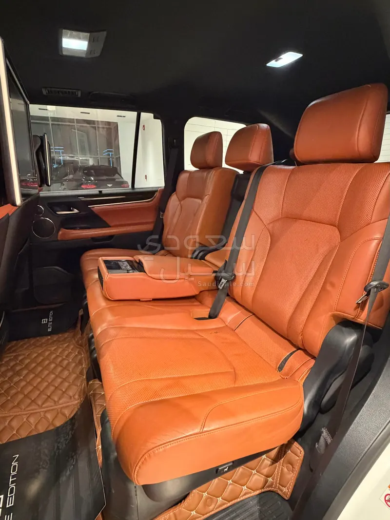 2017 لكزس إل إكس 570