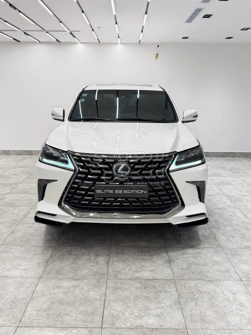 2017 لكزس إل إكس 570