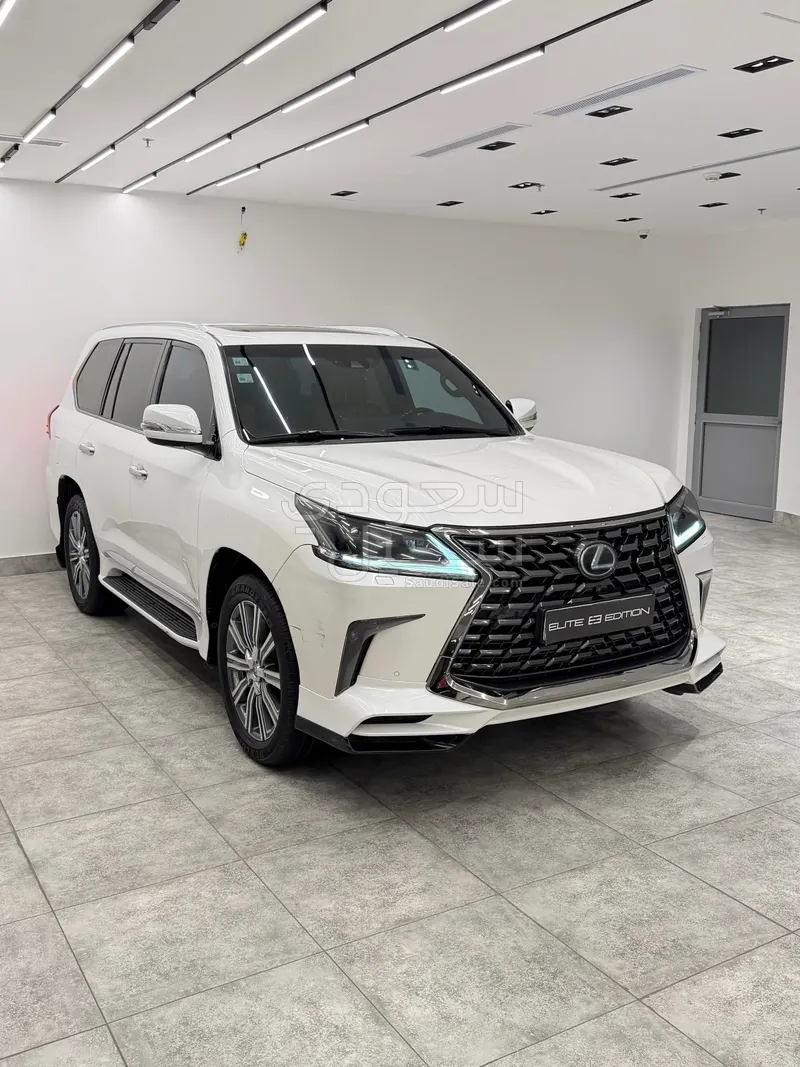 2017 لكزس إل إكس 570