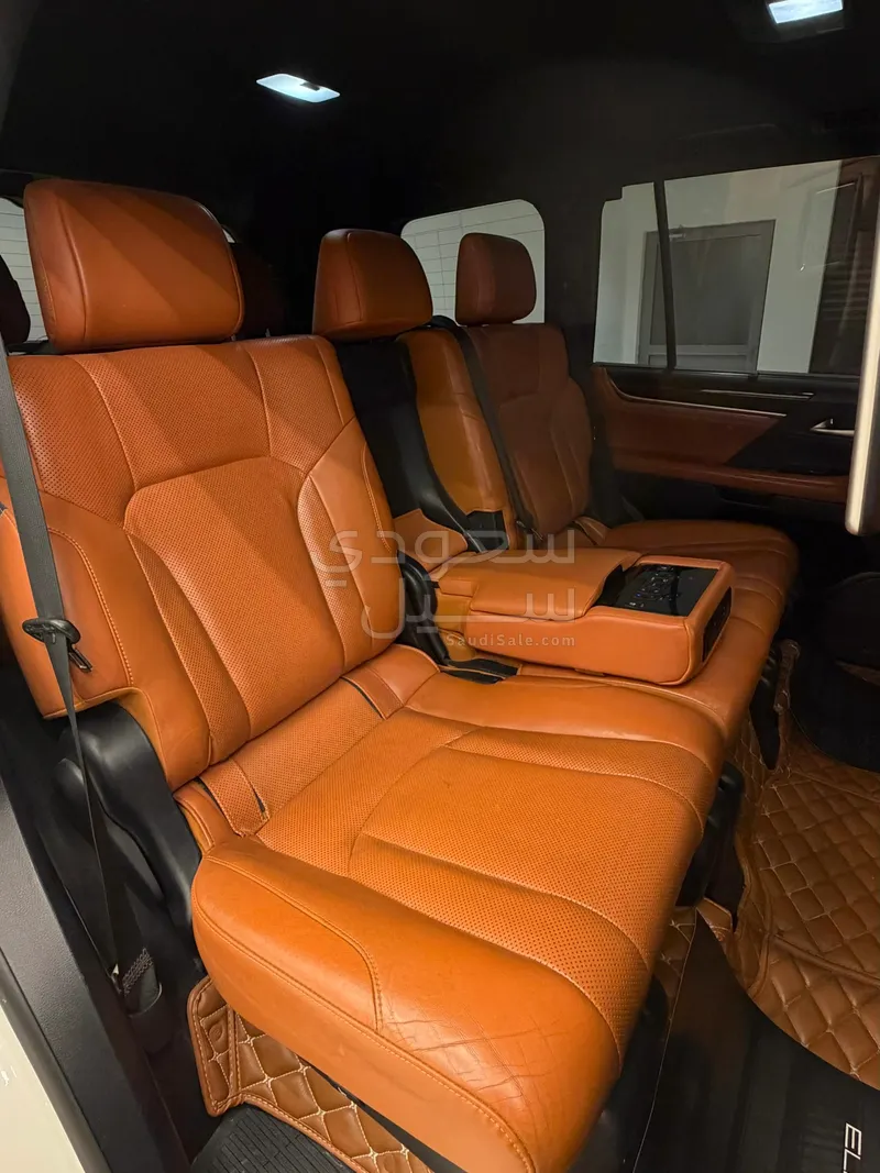 2017 لكزس إل إكس 570