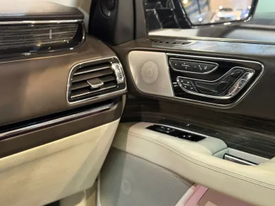 2021 لنكولن نافيكيتر بريزدينشال