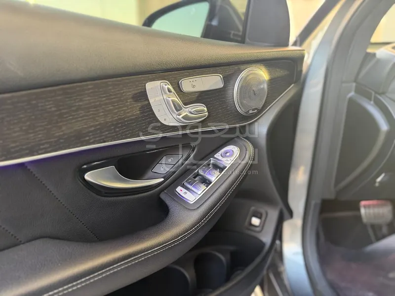 2020 مرسيدس - بنز جي إل سي 300 كوبيه