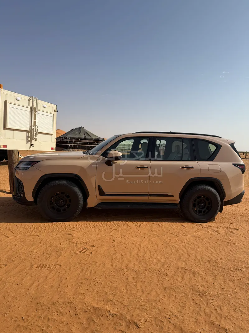 2022 لكزس إل إكس 600