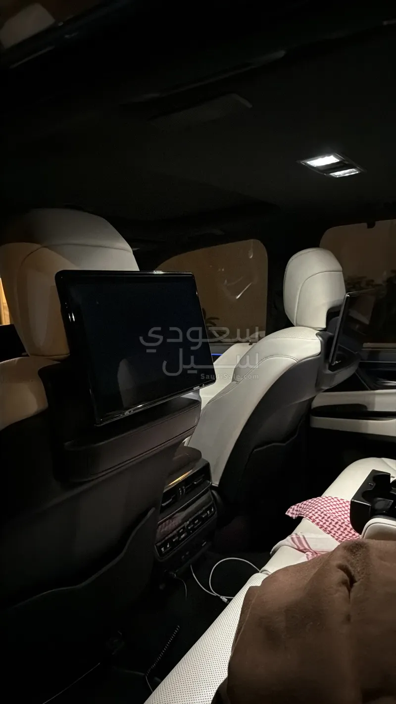 2022 لكزس إل إكس 600