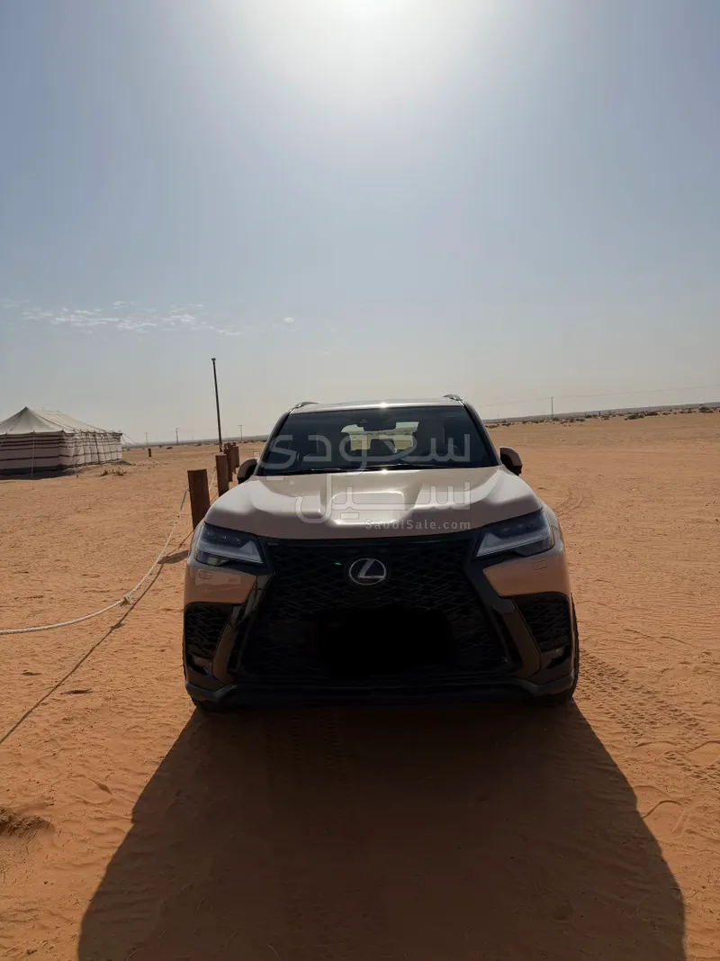 2022 لكزس إل إكس 600