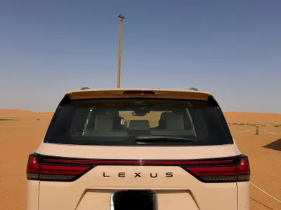 2022 لكزس إل إكس 600