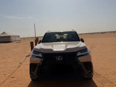 2022 لكزس إل إكس 600