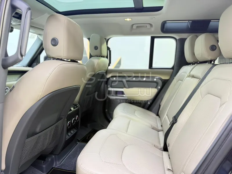 2023 Land Rover Defender SE