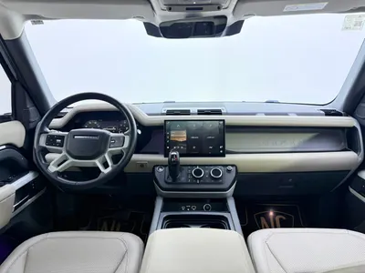 2023 Land Rover Defender SE