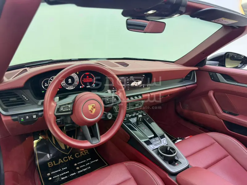 2025 Porsche 911 Carrera