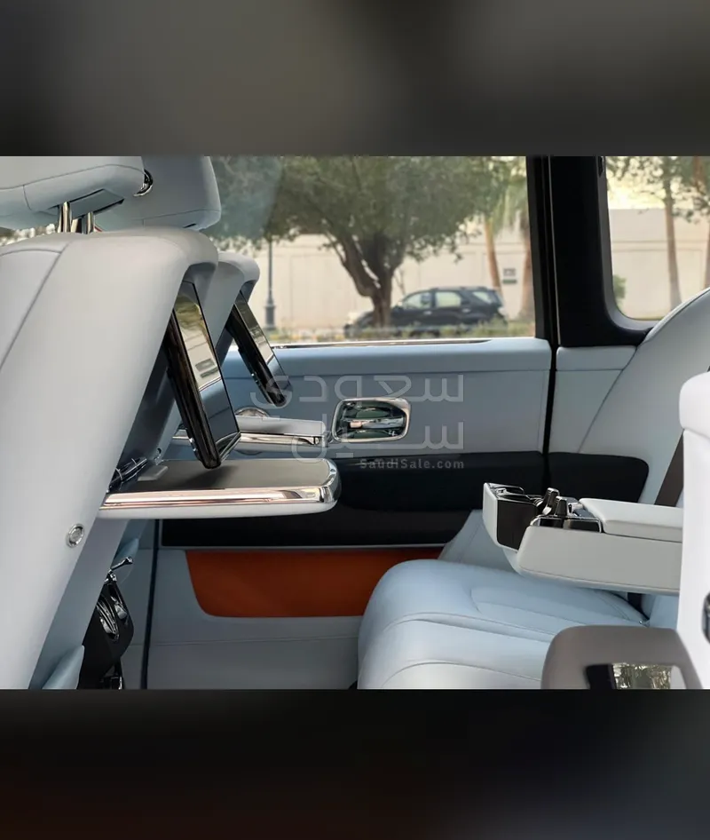 2025 رولز رويس كولينان سلفر بادج