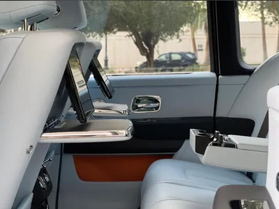 2025 رولز رويس كولينان سلفر بادج