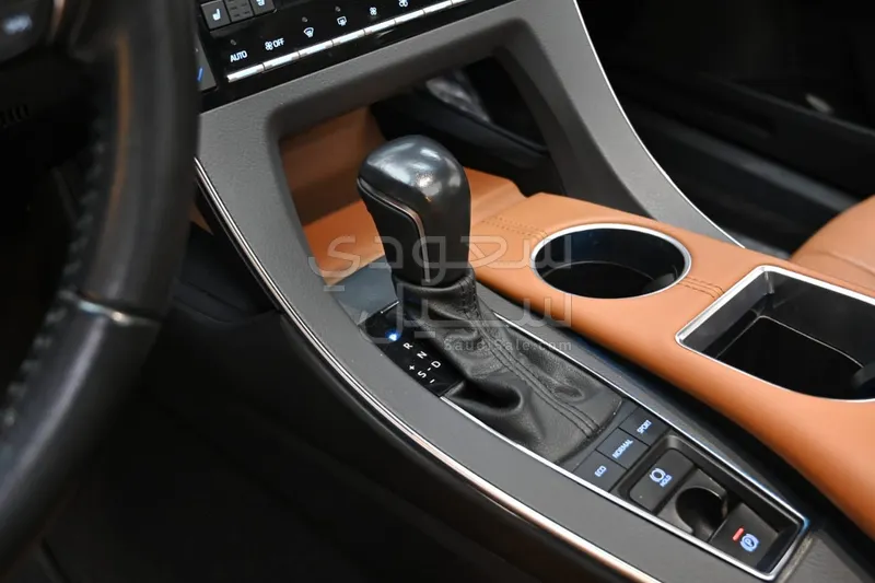 2022 تويوتا افالون ليمتد