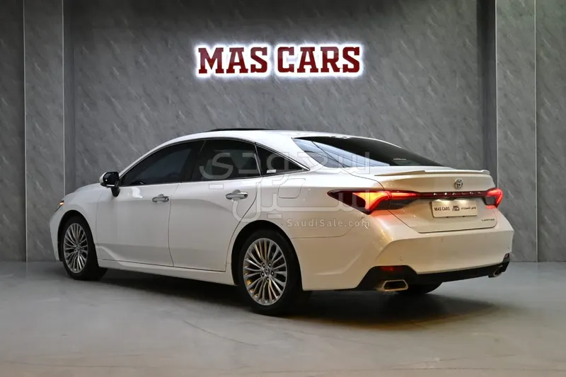 2022 تويوتا افالون ليمتد