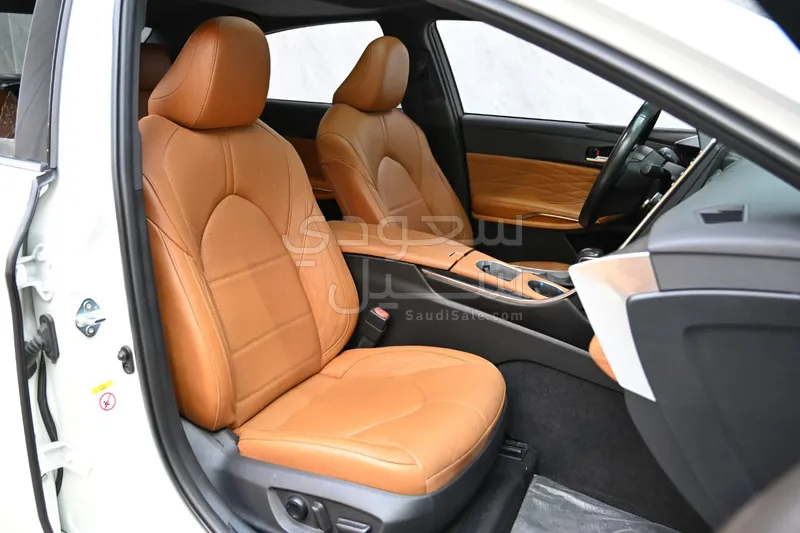 2022 تويوتا افالون ليمتد