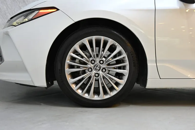 2022 تويوتا افالون ليمتد