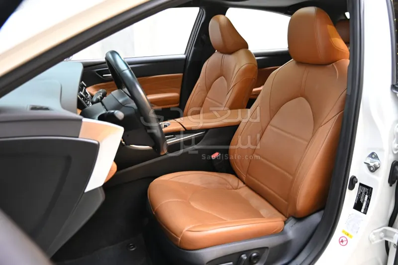 2022 تويوتا افالون ليمتد