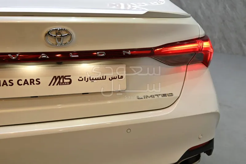 2022 تويوتا افالون ليمتد