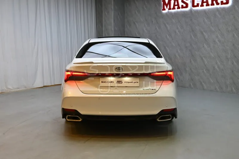 2022 تويوتا افالون ليمتد