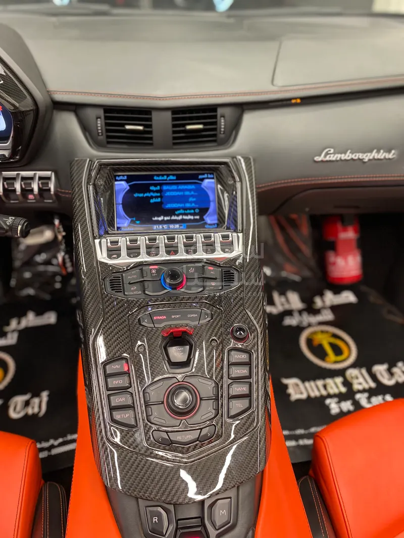 2016 لمبرجيني افنتادور رودستر