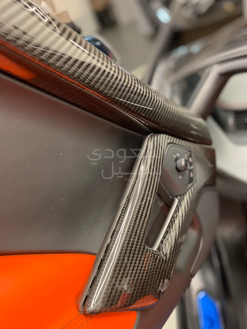 2016 لمبرجيني افنتادور رودستر