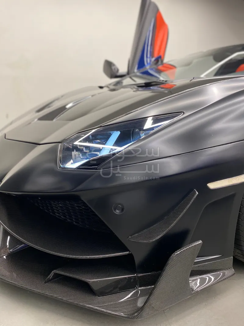 2016 لمبرجيني افنتادور رودستر