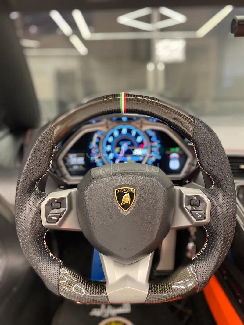 2016 لمبرجيني افنتادور رودستر