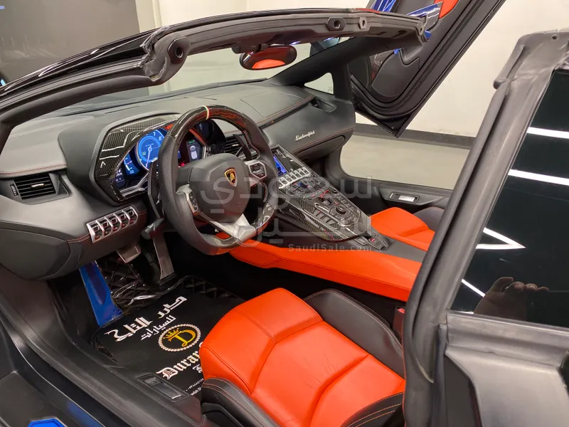 2016 لمبرجيني افنتادور رودستر