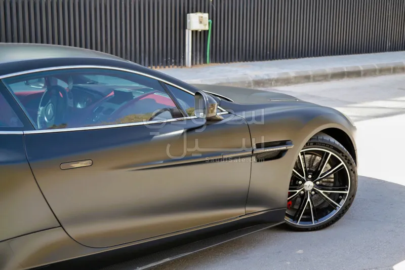 2013 استون مارتن فانكويش