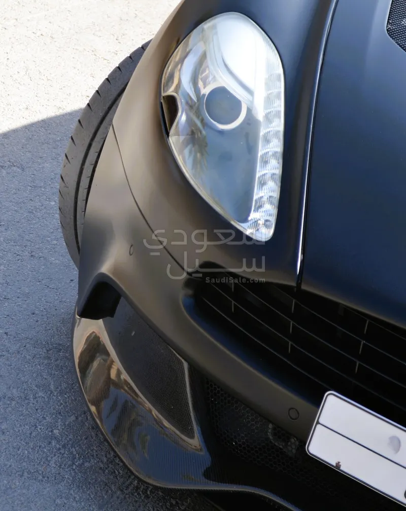 2013 استون مارتن فانكويش