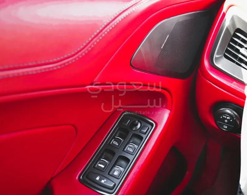 2013 استون مارتن فانكويش