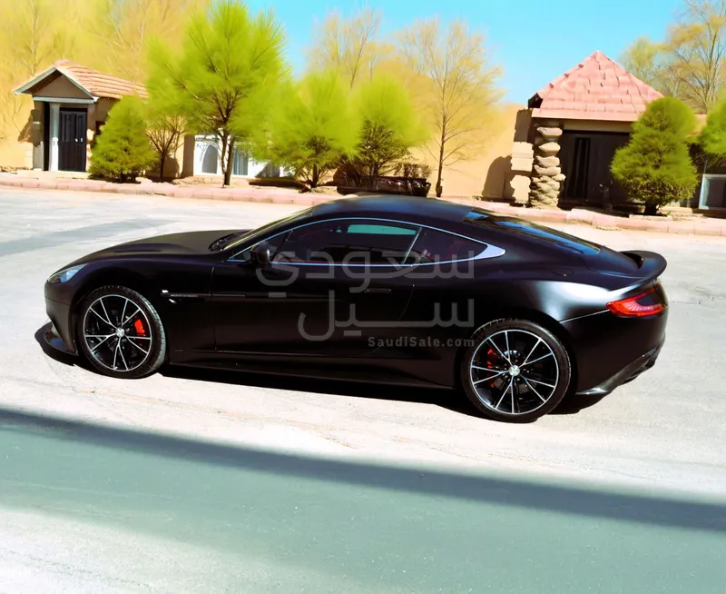 2013 استون مارتن فانكويش