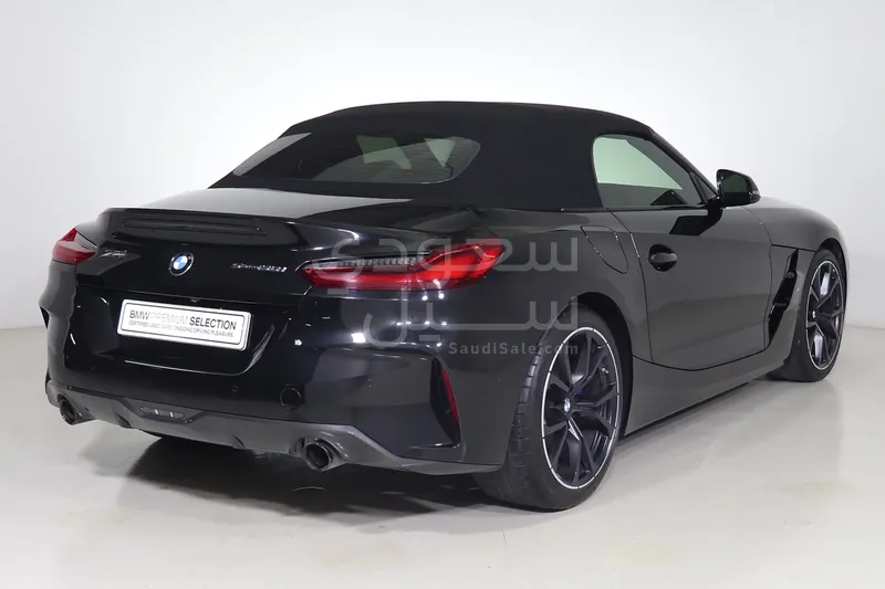 2025 بي ام دبليو الفئة زد 4