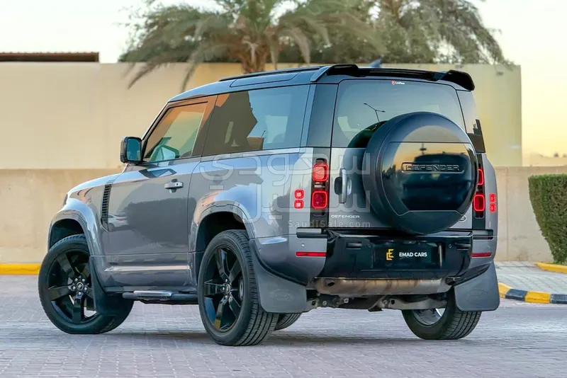 2023 لاند روفر ديفيندر اس اي