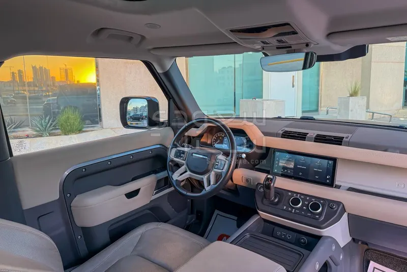 2023 لاند روفر ديفيندر اس اي