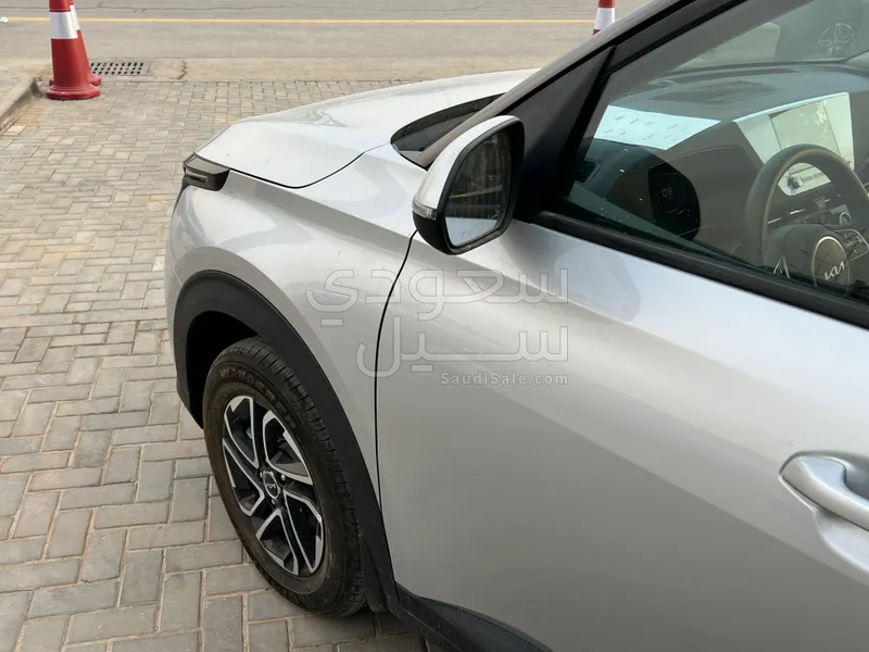 2025 كيا كارنز