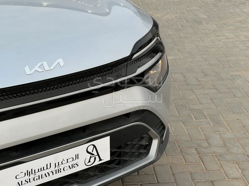 2025 كيا كارنز