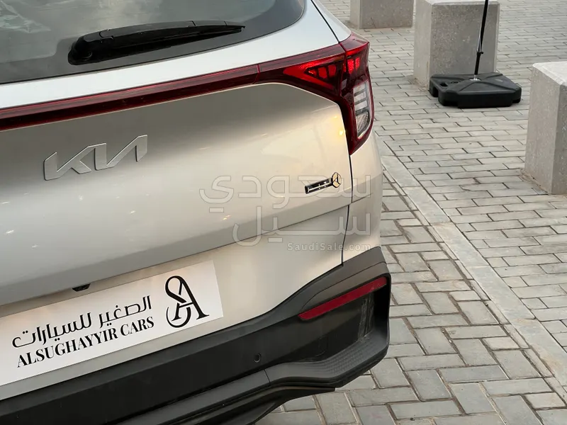 2025 كيا كارنز