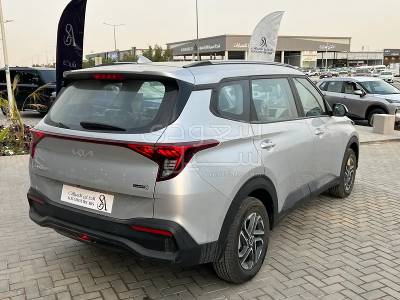 2025 كيا كارنز