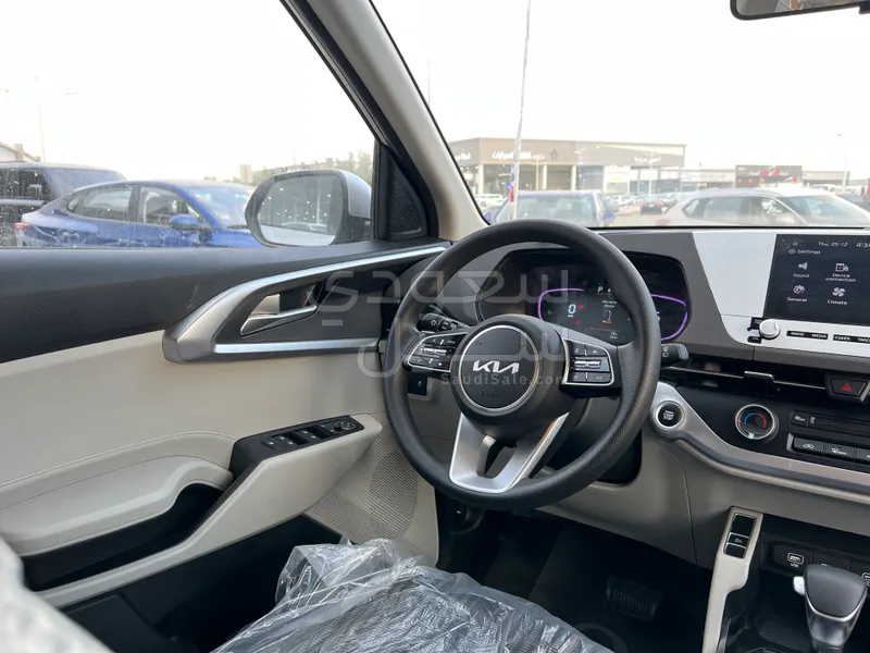 2025 كيا كارنز