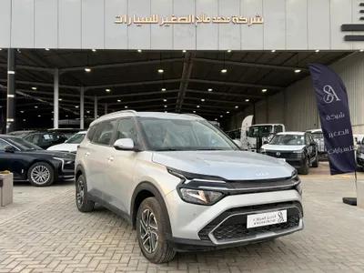 2025 كيا كارنز