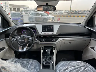 2025 كيا كارنز