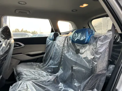 2025 كيا كارنز